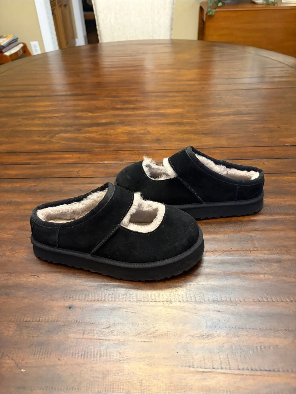 UGG Black slippers kids US 5 SW